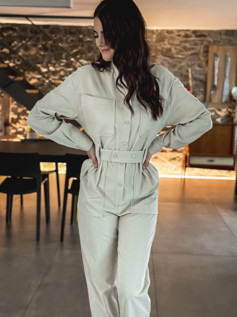 Combi pantalon à poches et ceinture à la taille