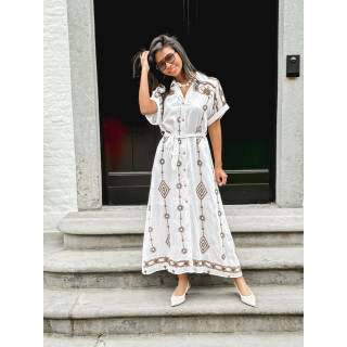 Robe longue à motifs Kavala - Blanc/Camel