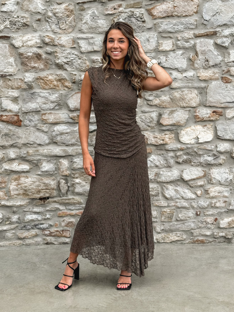 Robe longue en dentelle Anaïssa - Marron