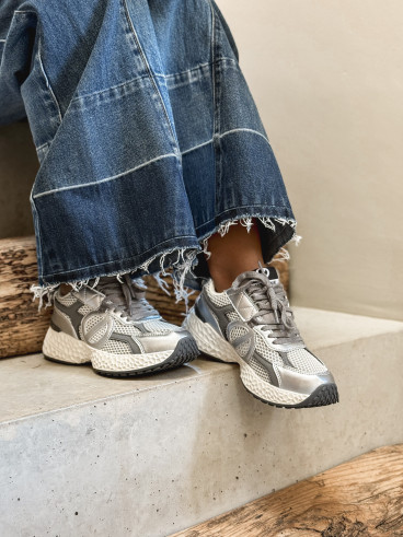 No nameRunner silver metal