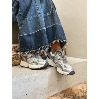 No nameRunner silver metal