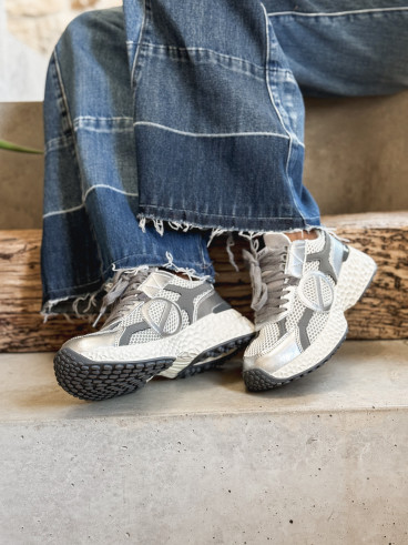 No nameRunner silver metal
