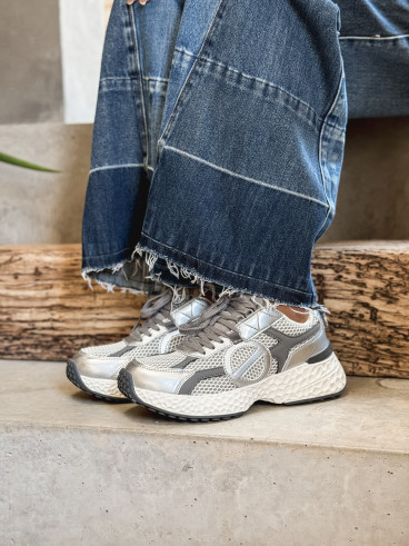 No nameRunner silver metal