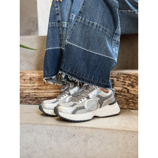 No nameRunner silver metal