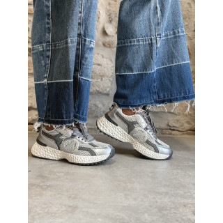 No nameRunner silver metal