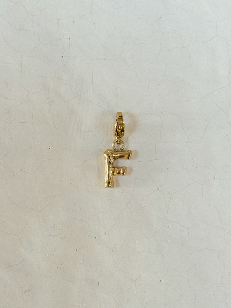 Charm "F" - Doré