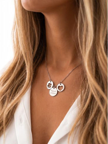 Collier doré avec coeurs à strass blancs