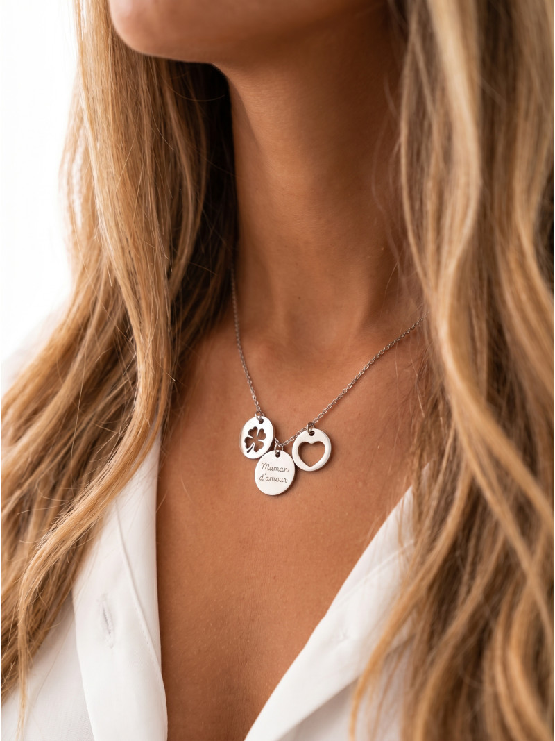 Collier doré avec coeurs à strass blancs