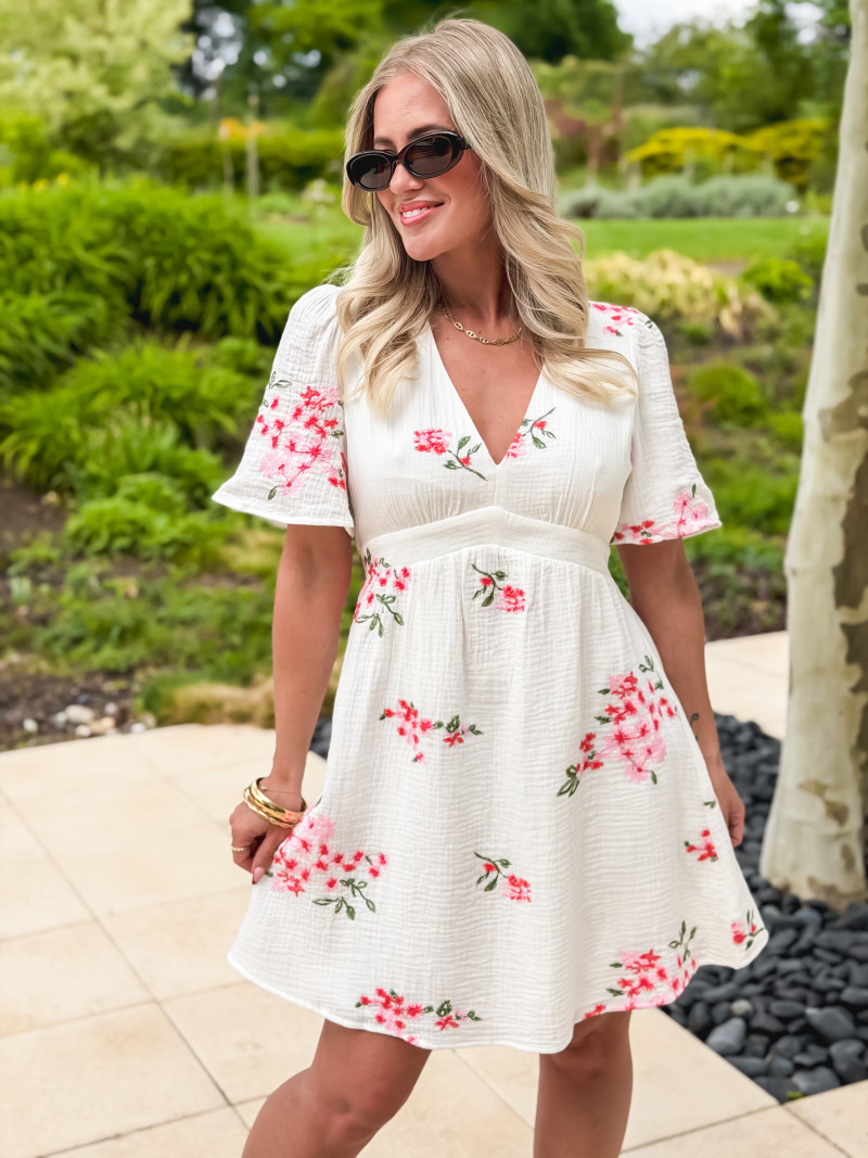 Robe courte à fleurs Mélaine - Blanc/Rose Robe courte à fleurs Mélaine - Blanc/Rose