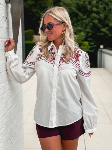 Chemise brodée Solène - Blanc/Bordeaux Chemise brodée Solène - Blanc/Bordeaux
