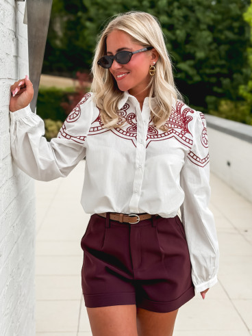 Chemise brodée Solène - Blanc/Bordeaux Chemise brodée Solène - Blanc/Bordeaux