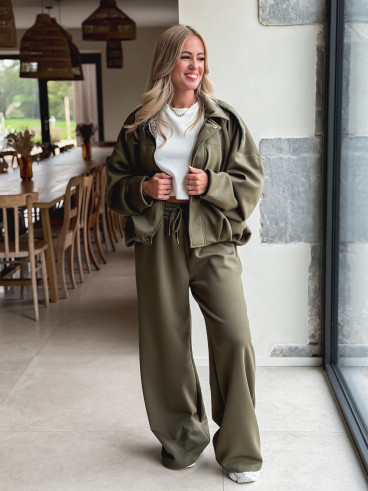 Ensemble Emmy - Kaki